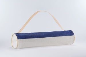 Тубус  - упаковка для текстиля из синего и белого спанбонда окантованная бежевым кедером с ручкой из бежевой стропы.