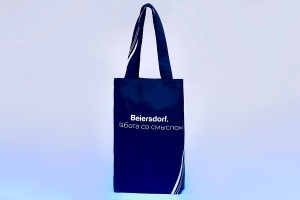 Шоппер промо сумка с белым логотипом из синего оксфорда.