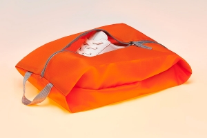 Корф - мешок для обуви из оранжевого оксфорда с серой молнией, сбоку ручка из серой стропы.