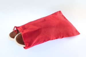 Мешок для обуви из красного спанбонда с одним шруном.