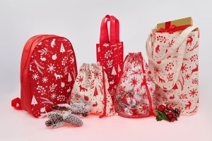 Композиция из двух сумок-мешочков, двух промо сумок и рюкзака, на все изделия нанесены рисунки методом шелкографии.