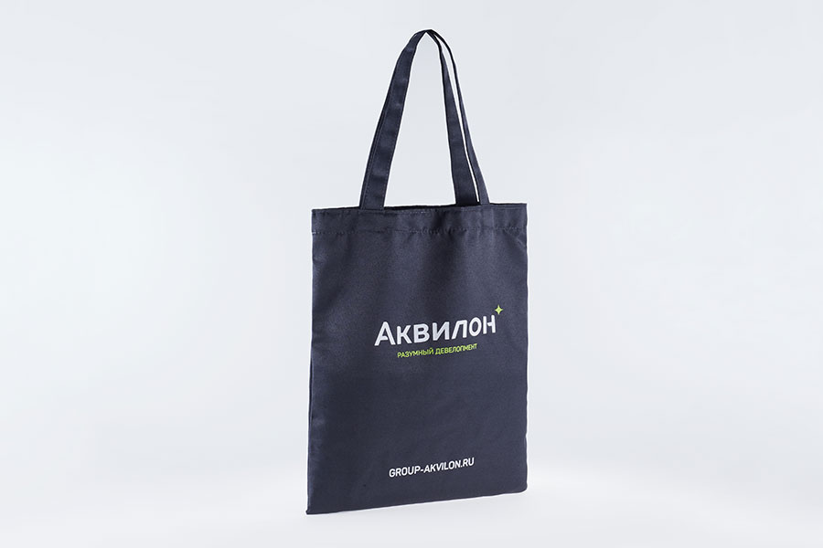 плоская промо сумка без дна из черного спанбонда, двухцветный логотип на одной стороне